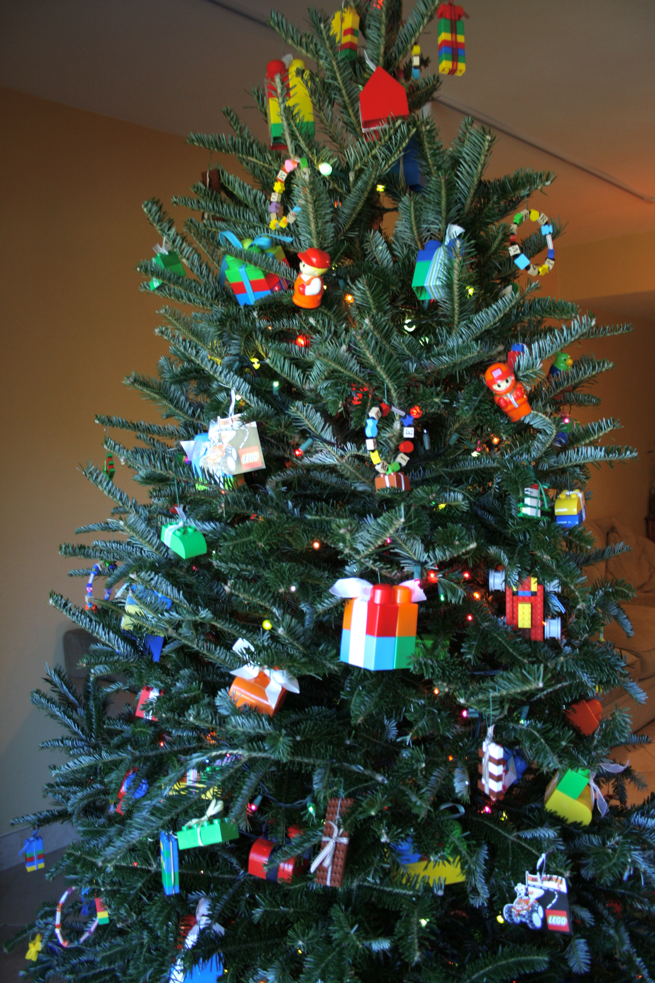 Christmas_Tree_2012_e  Lego christmas, Lego christmas tree, Lego christmas  ornaments